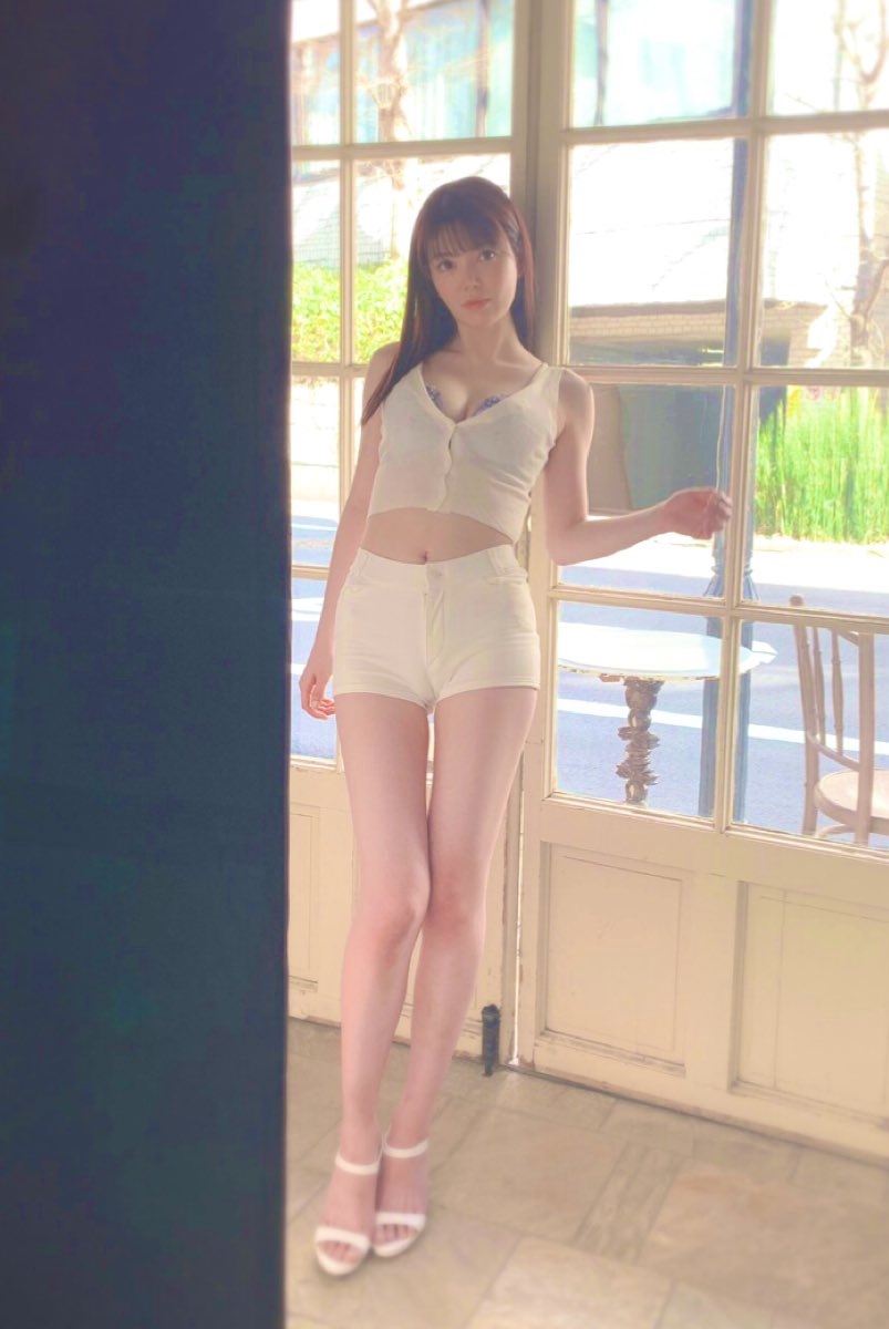 長身170cm　Gカップ巨乳　外人並の美人　ＡＶデビュー