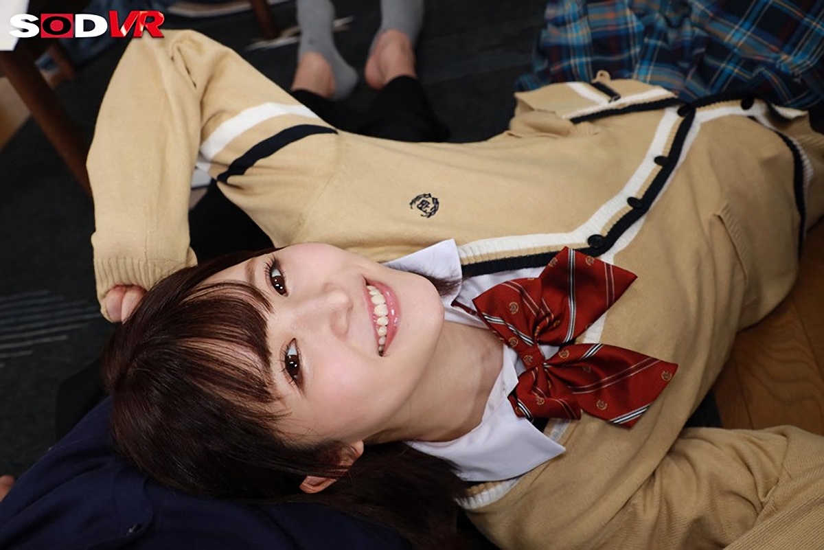 恥ずかしがり屋な彼女と二人っきりのいちゃラブ野球拳をバーチャル体験